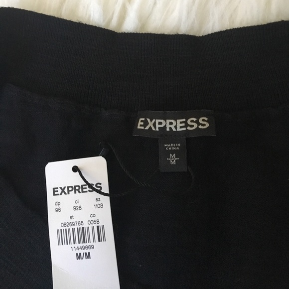 🆕 Express Ruched Crop Top - Picture 4 of 5