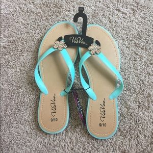 VeeVee flip flops 😊🦋🍄