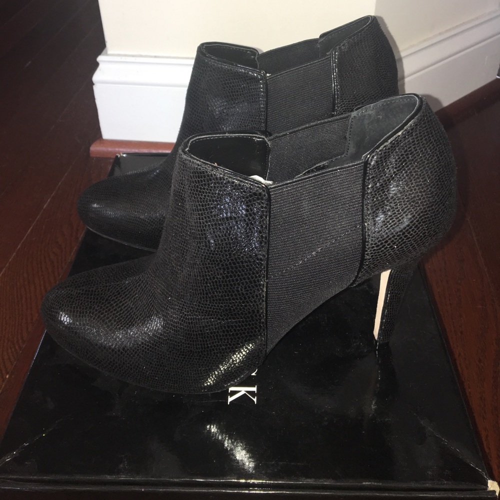 Black lizard embossed booties