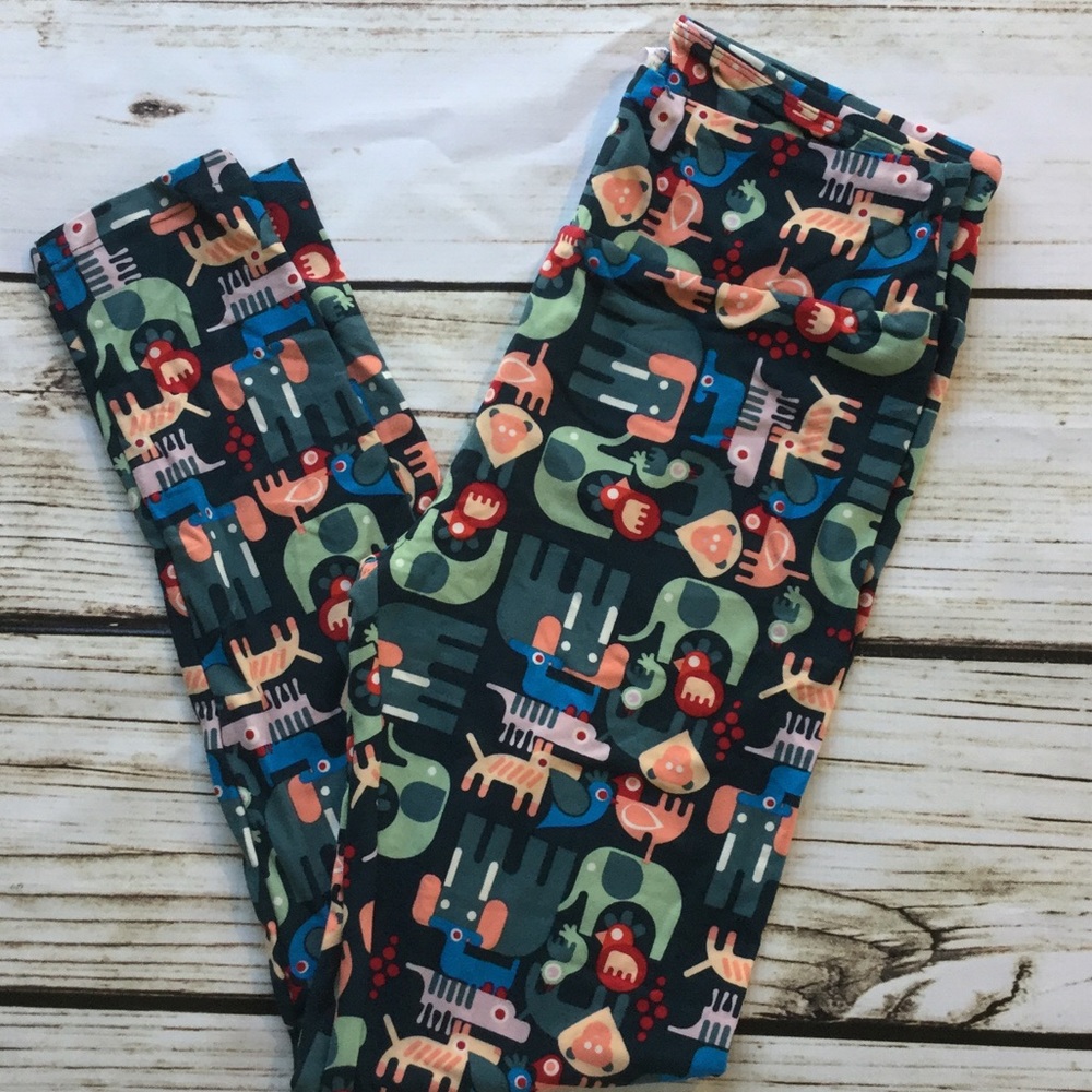  Animal print leggings NWT in one size 