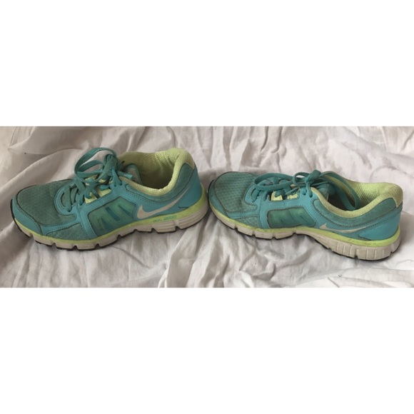 🌸SALE🌸Nike sneakers💙 - Picture 3 of 7