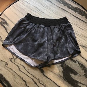 Grey herringbone lululemon tracker short