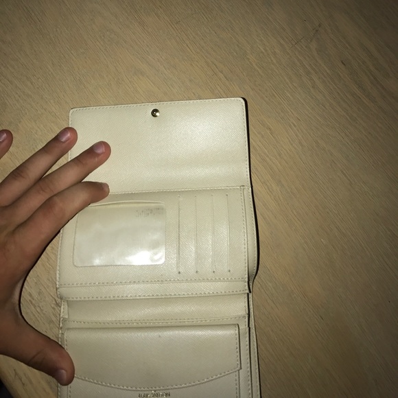 Louis Vuitton wallet. - Picture 2 of 5