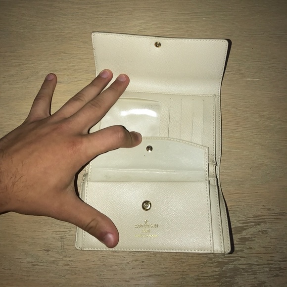 Louis Vuitton wallet. - Picture 4 of 5