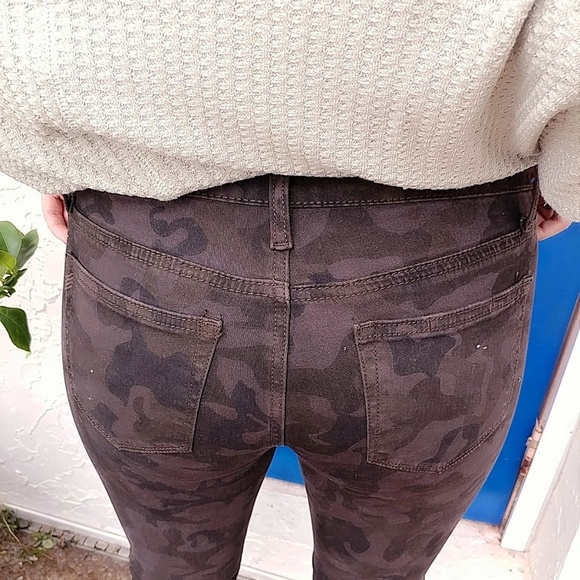 Distressed skinny Camo Print Jeans - Picture 3 of 6
