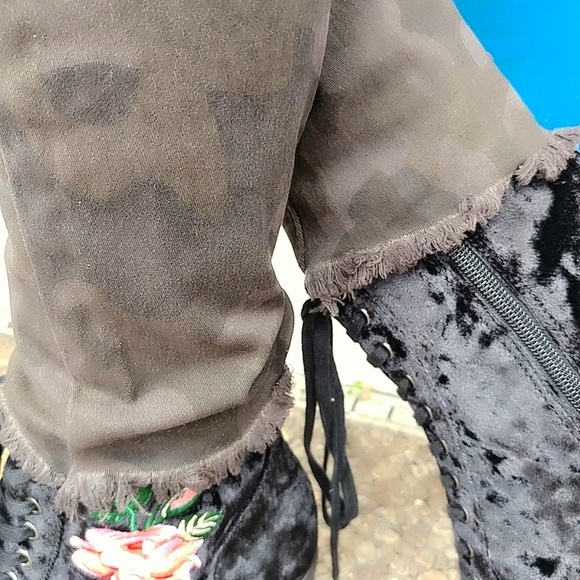 Distressed skinny Camo Print Jeans - Picture 6 of 6