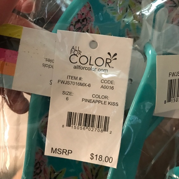 Sandles! New in package - Picture 2 of 4