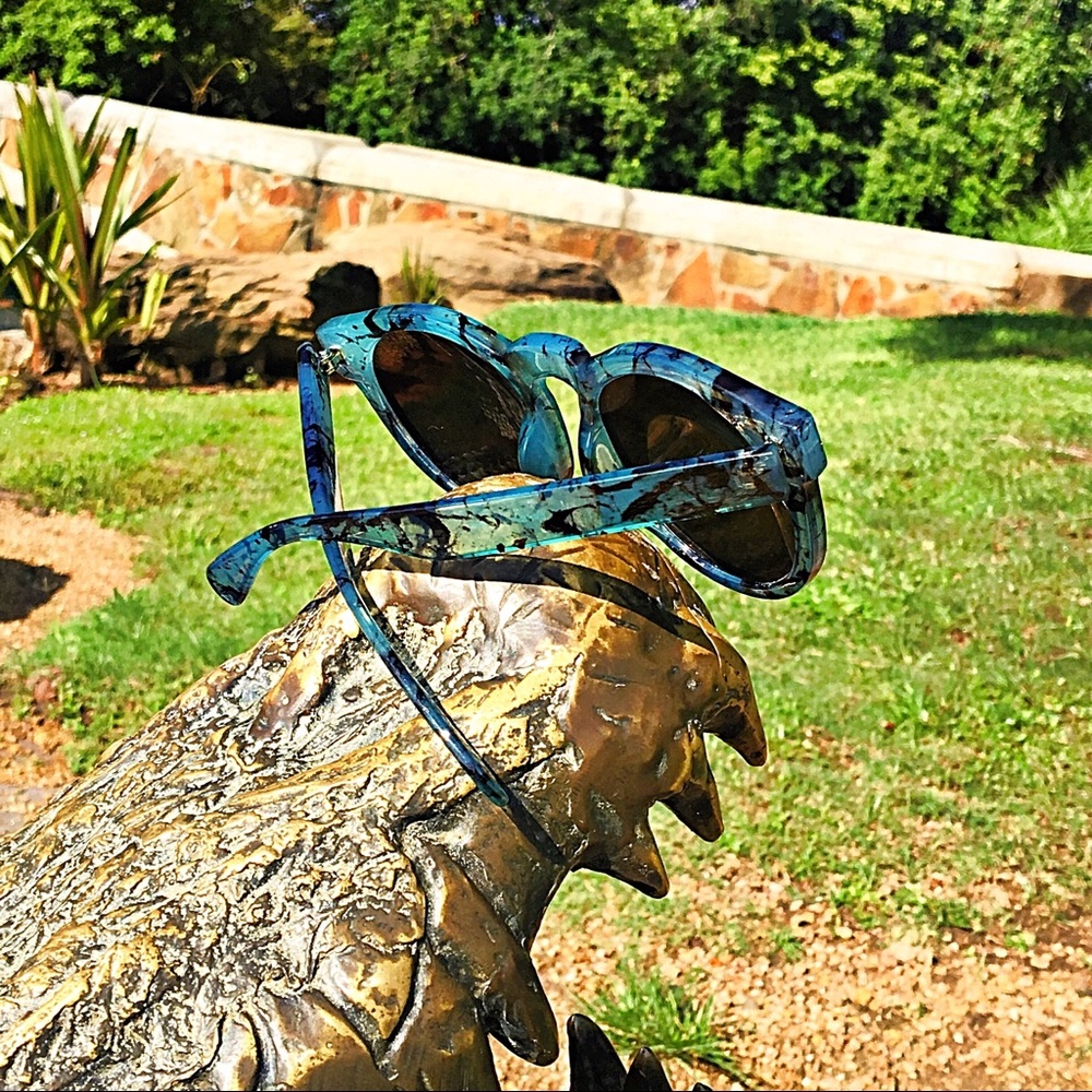 "Sobki" High Fashion Marble Sunnies - Picture 4 of 6