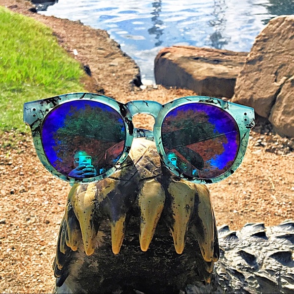 "Sobki" High Fashion Marble Sunnies - Picture 5 of 6