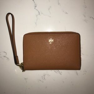 New Tory Burch Robinson smartphone wallet