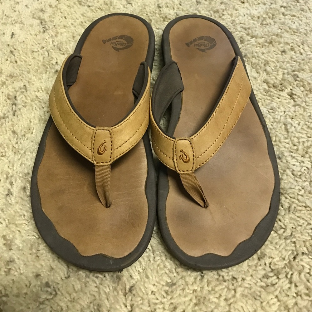 OluKai flip flops tan leather straps
