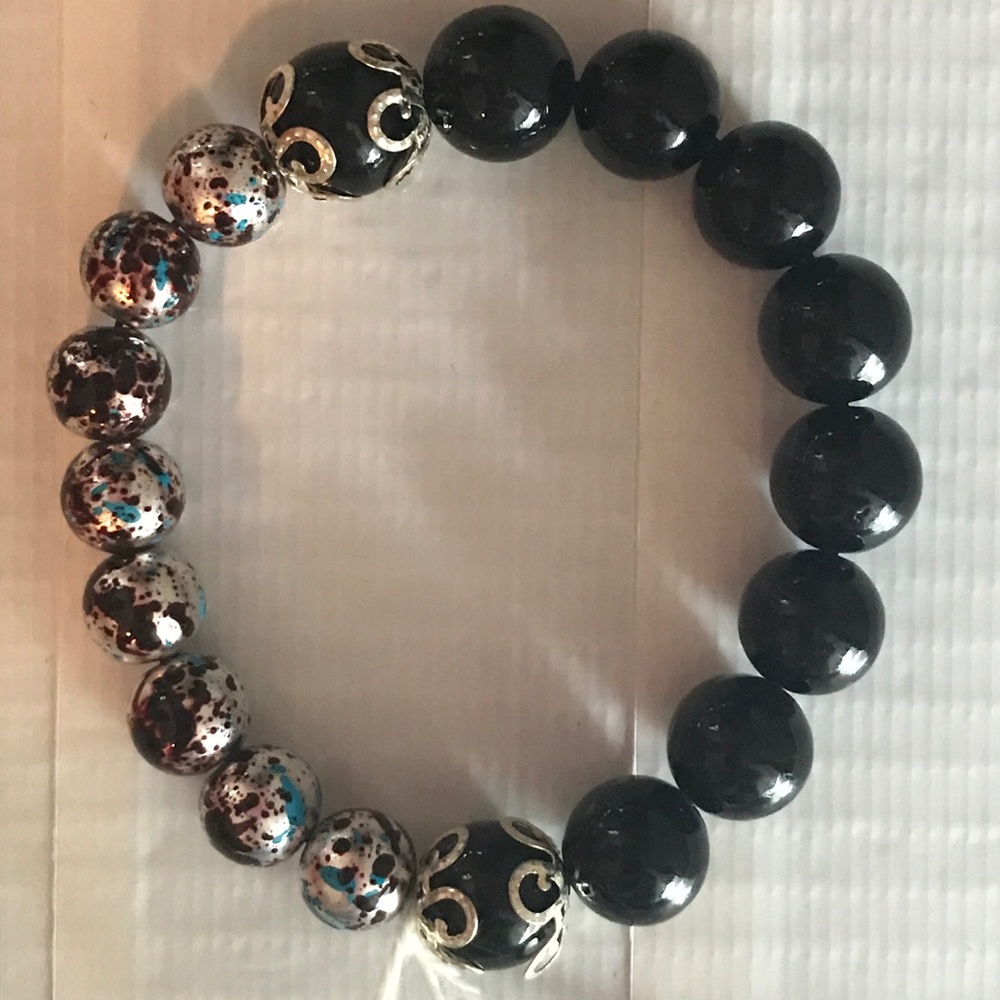 Black and splat beaded bracelet