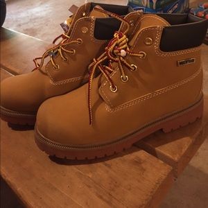 NWT BOOTS