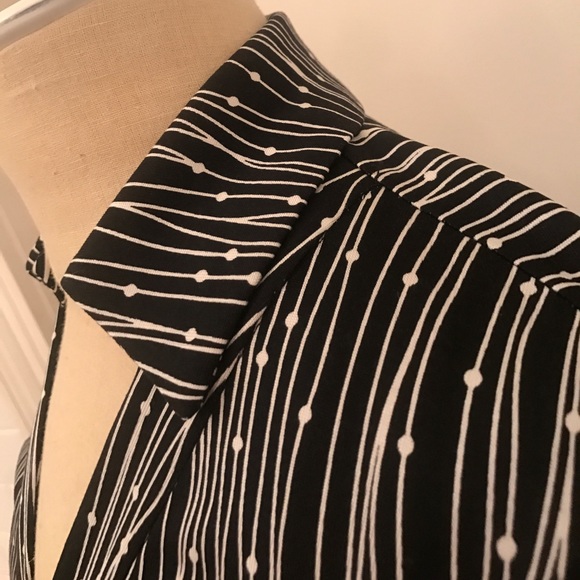 Classic DVF Black and White wrap dress - Picture 5 of 8