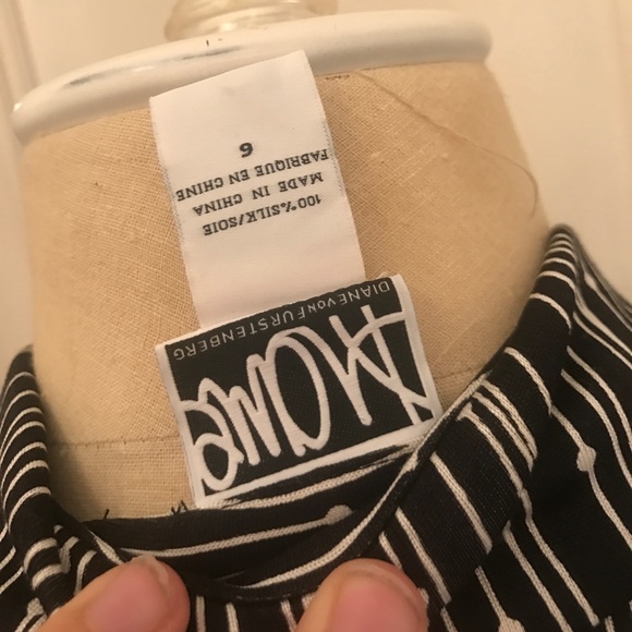 Classic DVF Black and White wrap dress - Picture 8 of 8