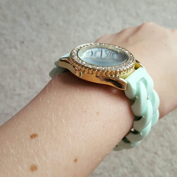 NWOT watch - Picture 2 of 3