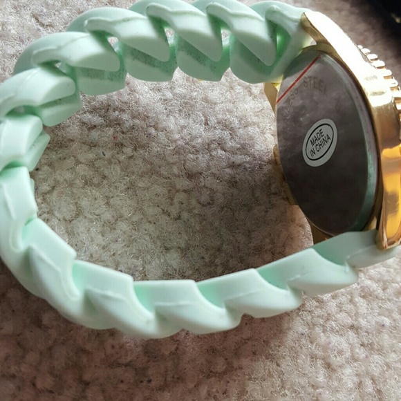 NWOT watch - Picture 3 of 3