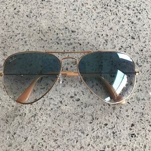 LIKE NEW GRADIENT RAY BAN AVIATORS