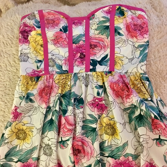 🌺Beautiful floral strapless dress Kohl’s worn once. 🌺 - Picture 3 of 7