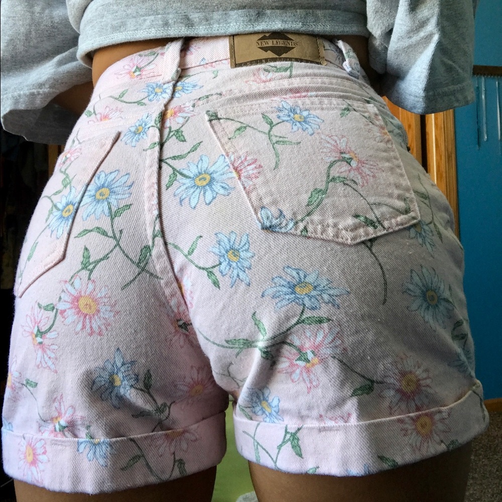 ***RARE*** new legends pink daisy shorts