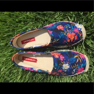 New with tags adorable flats