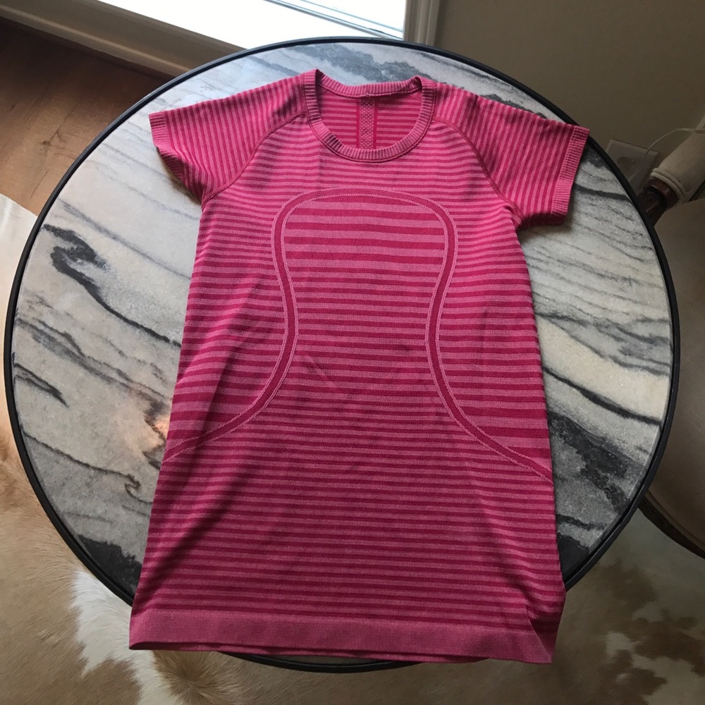 Red stripe lululemon swiftly tech crew neck