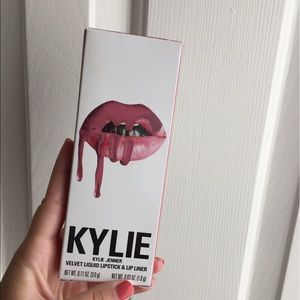 Kylie Velvet Strawberry Cream Lipstick