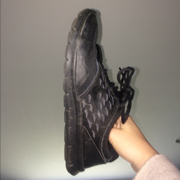 Nike shoes - Picture 1 of 3