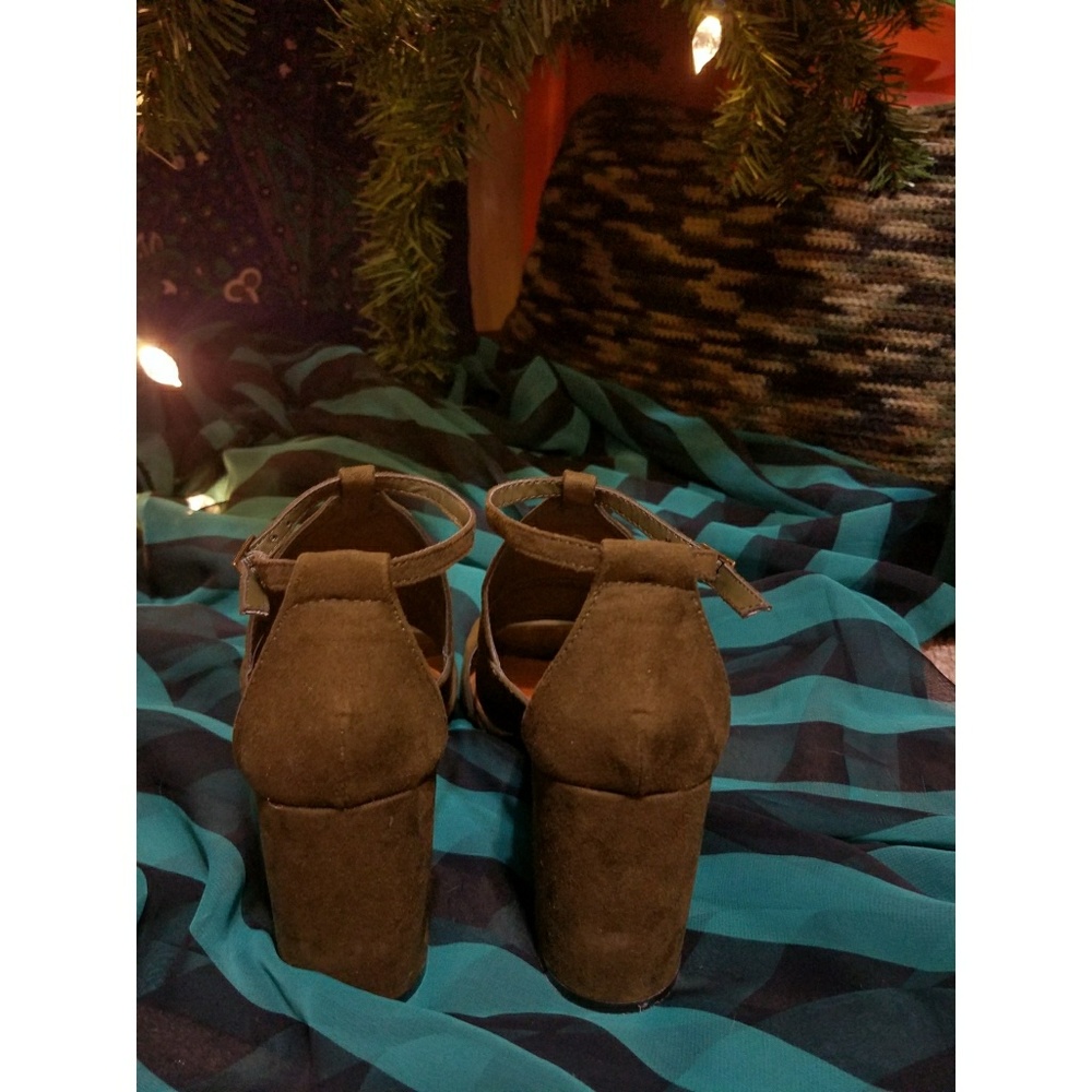 🛑SOLD🛑 Army Green Heels - Picture 3 of 5
