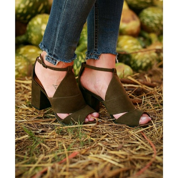 🛑SOLD🛑 Army Green Heels - Picture 5 of 5