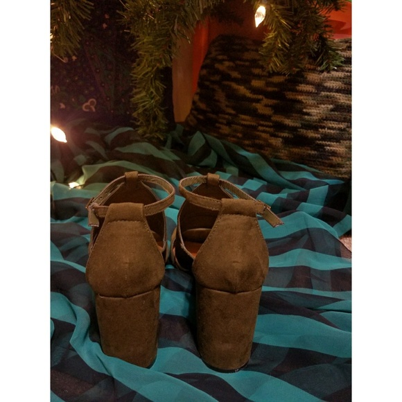 🛑SOLD🛑 Army Green Heels - Picture 3 of 5