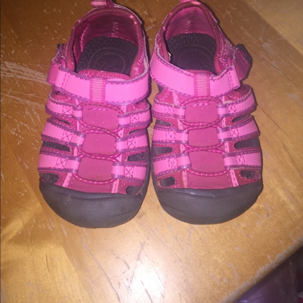 Toddler pink sandals