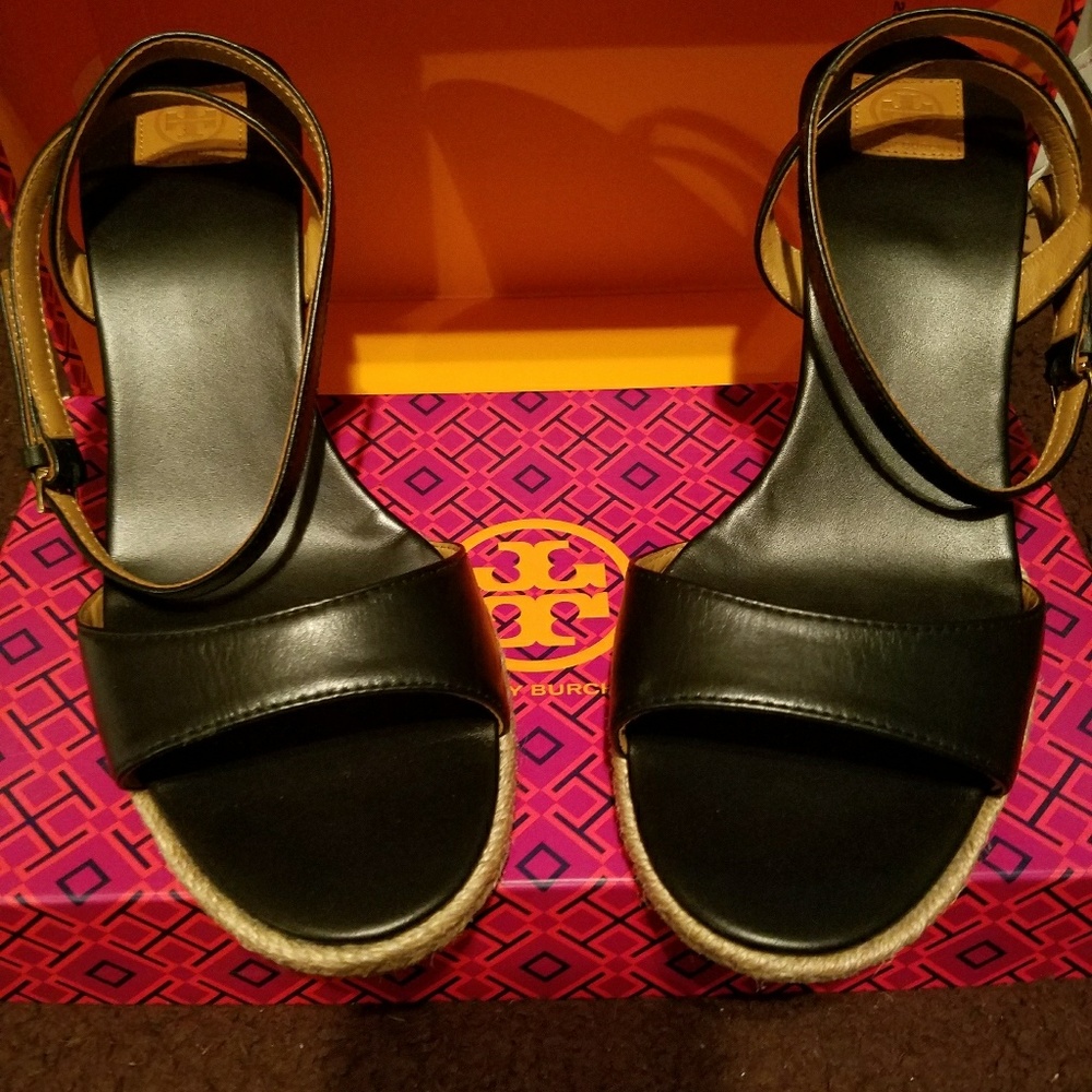 *SOLD*****AUTH TORY BURCH 2"LEATHER WEDGES sz 9.5*
