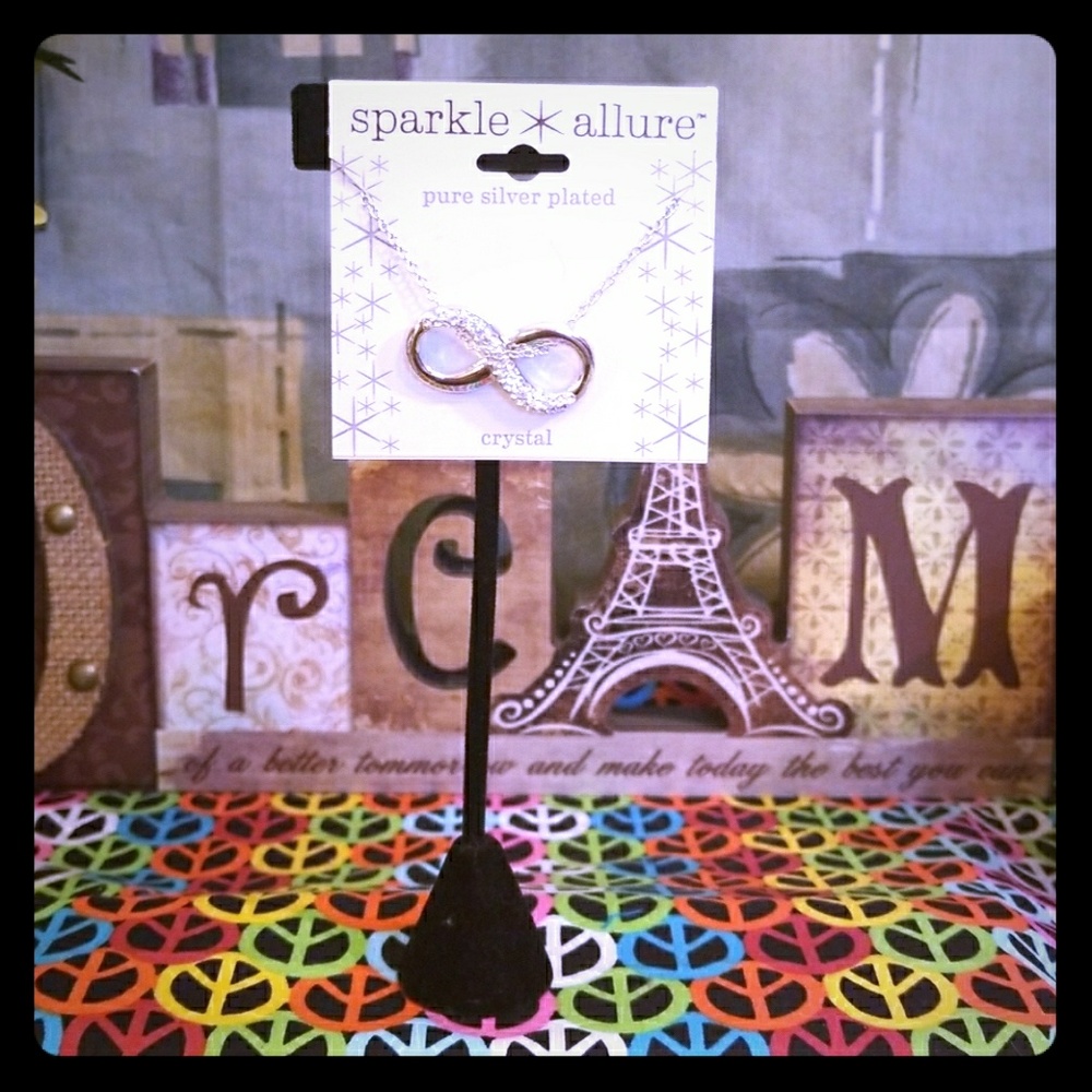 NWOT Crystal infinity necklace