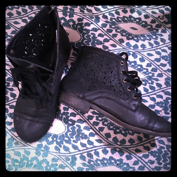 Rampage Shoes - Adorable lace texture boots