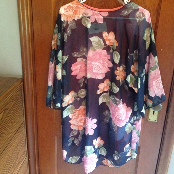 Flower Kimono Cardigan and T-Shirt Combo! - Picture 3 of 3