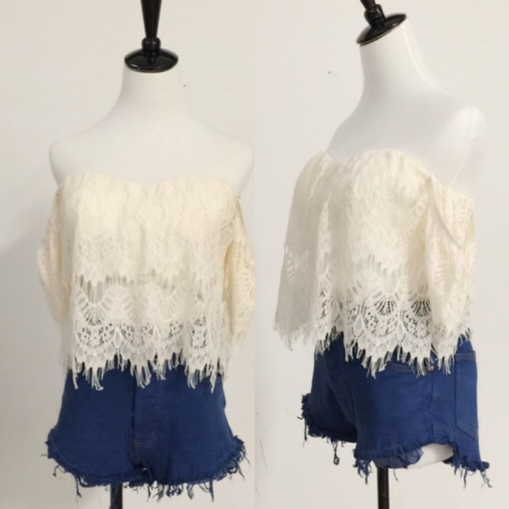 🍹CLEARANCE🍹Lace overlay coldshoulder top