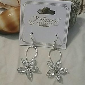 NWT Silver Flower Dangle Earrings