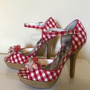 NWOT Naughty Monkey stilettos