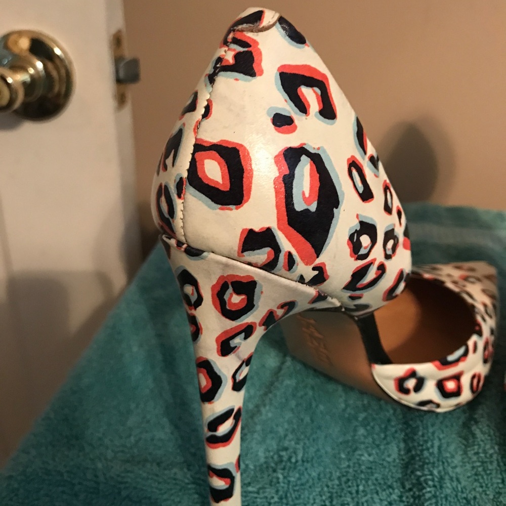 NWOT L.A.M.B.  “ Camryn II “ Snow Leopard Stiletto Heels / Pumps - Picture 8 of 9