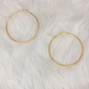 Gold Hoop a Earrings