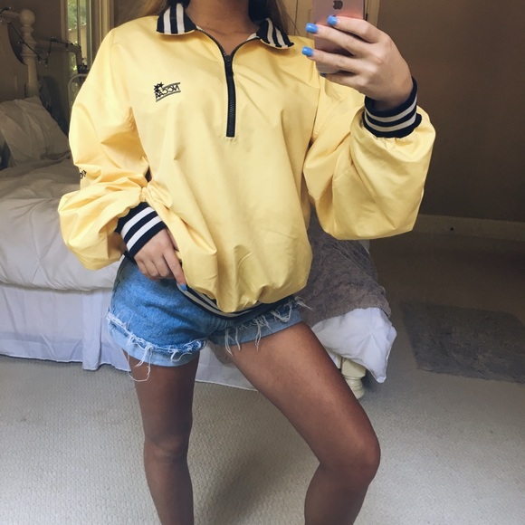 sold •• yellow vintage windbreaker - Picture 3 of 8