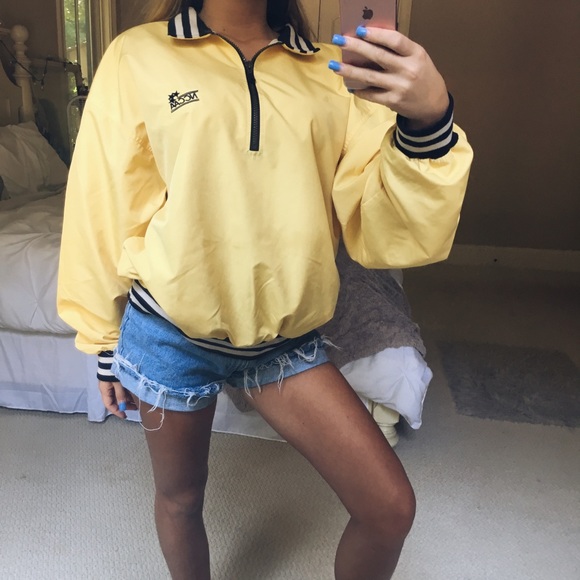 sold •• yellow vintage windbreaker - Picture 4 of 8
