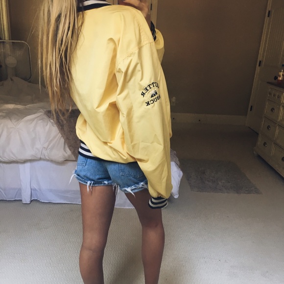 sold •• yellow vintage windbreaker - Picture 5 of 8
