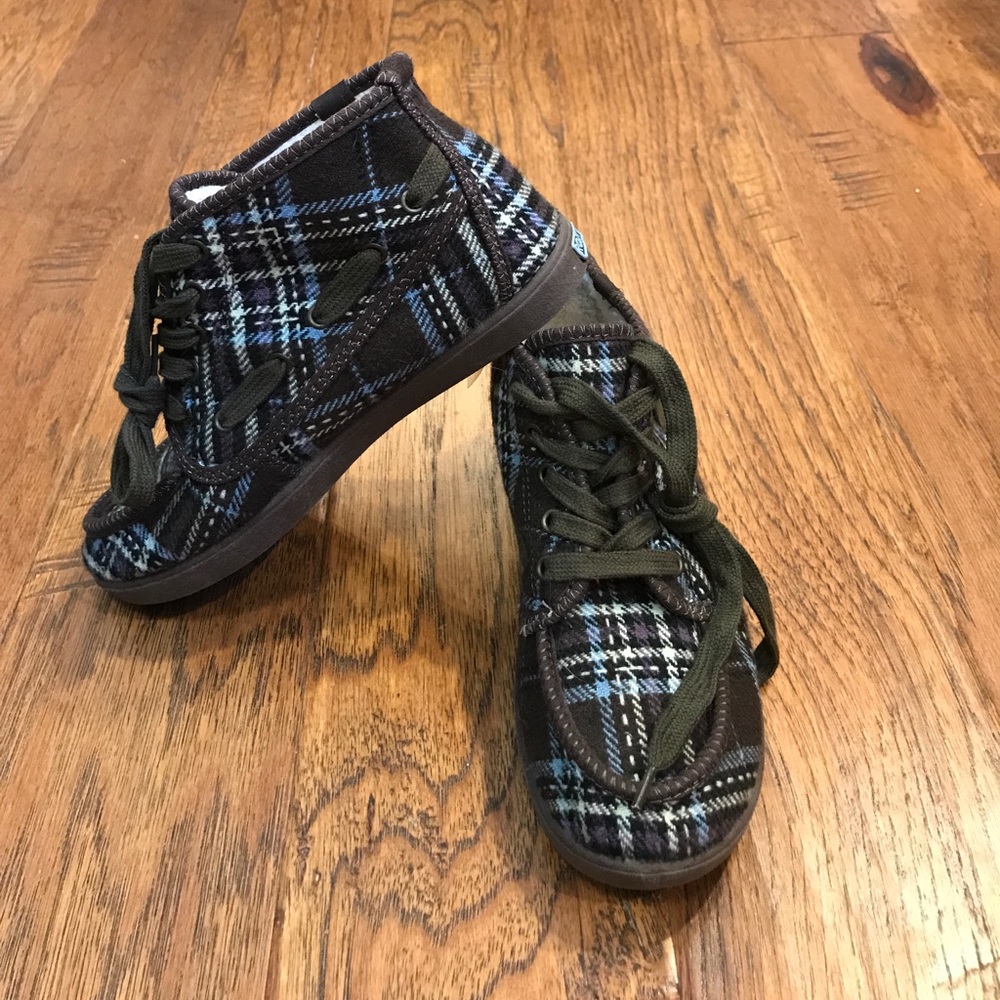 New size 6 Roxy shoes