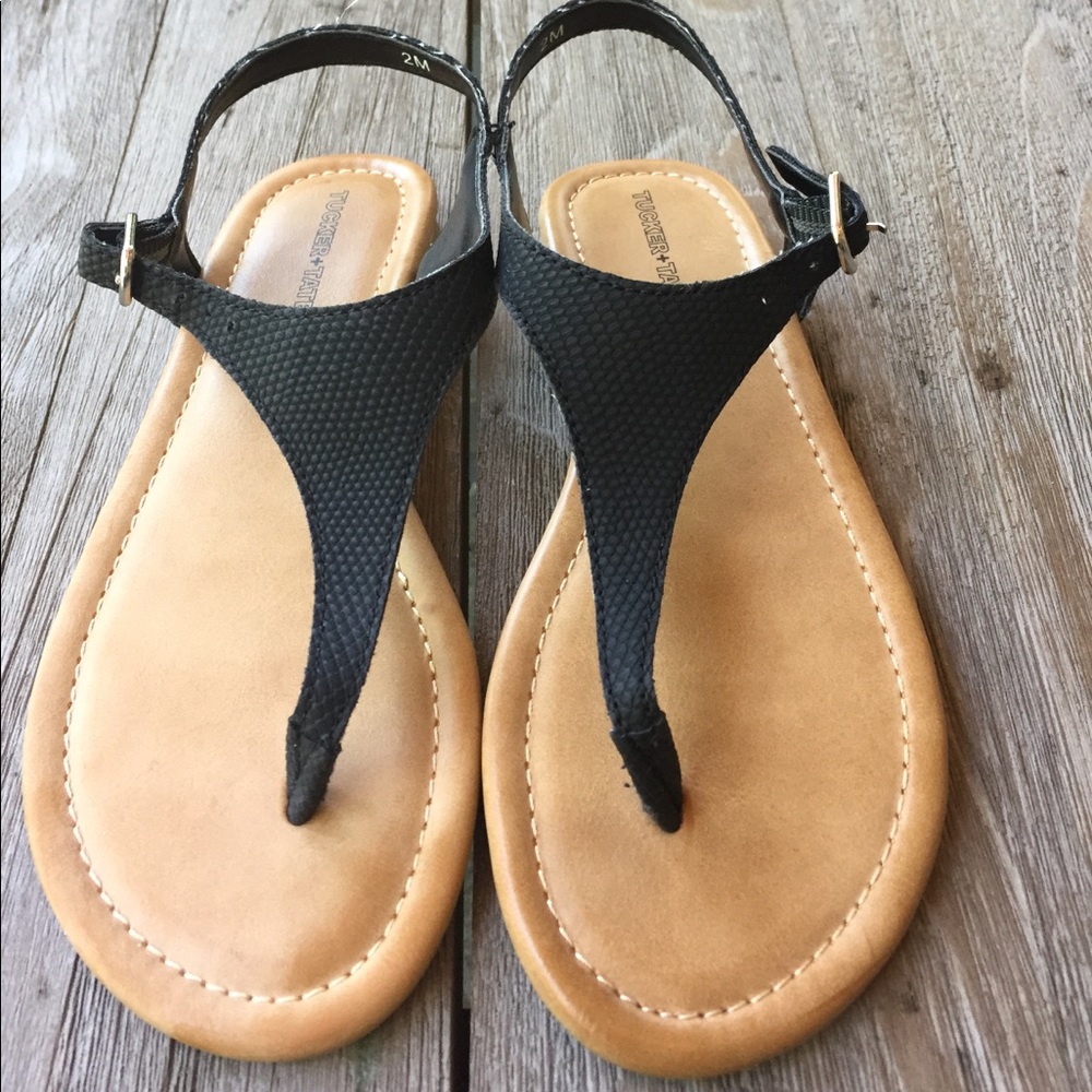Tucker+ Tart girls sandals