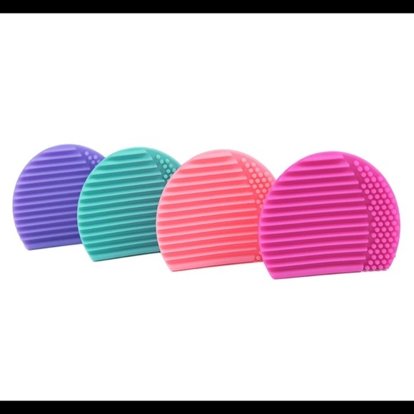 Makeup brush cleaner and holder in one. - Picture 3 of 7