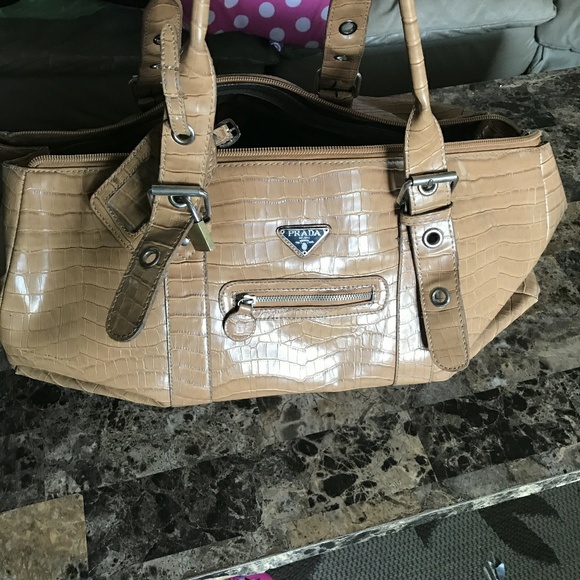 AUTHENTIC PRADA DUFFLE BAG ! - Picture 3 of 4