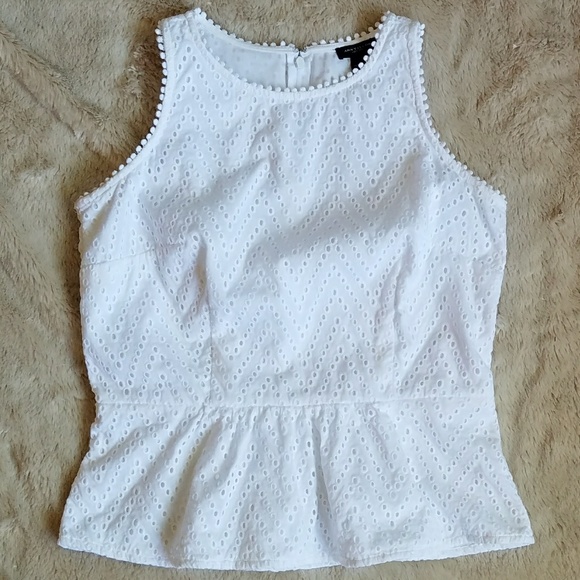 Ann Taylor Eyelet Peplum scallop trim top sz 2 - Picture 2 of 4