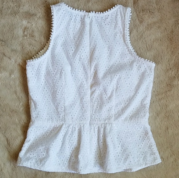 Ann Taylor Eyelet Peplum scallop trim top sz 2 - Picture 3 of 4